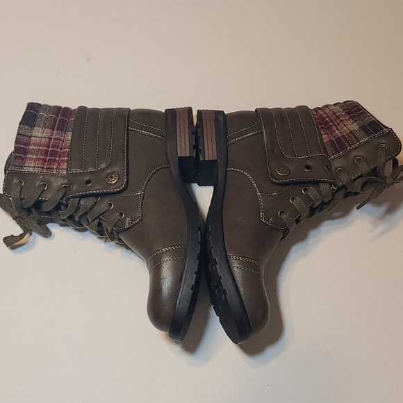 Flannel Cuff Boots - Picture 3 of 11